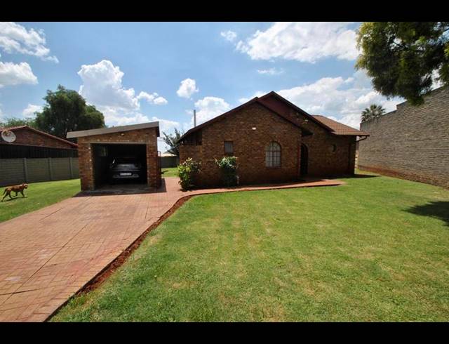 4 BEDROOM HOUSE FOR SALE IN DAWN PARK